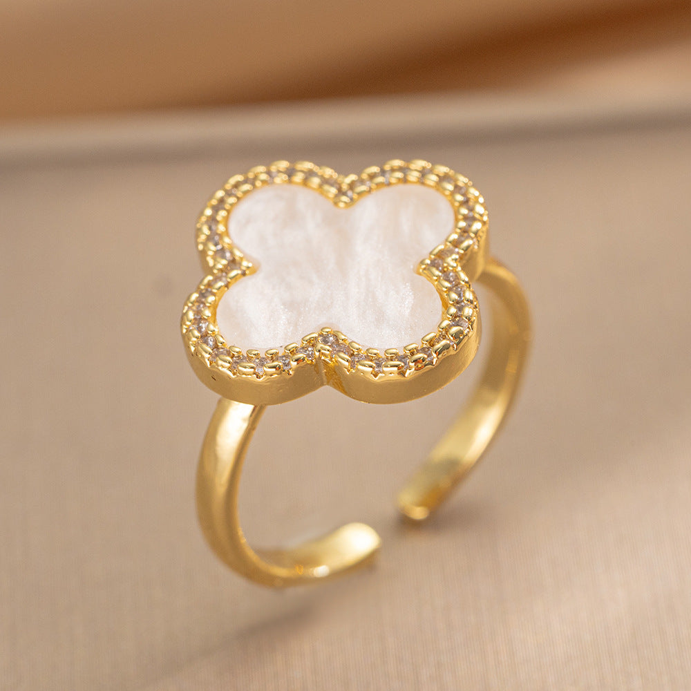 Four-leaf black and white shell plated 18k gold ring
